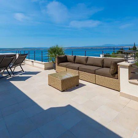 Faszienierendes Nur 100 Meter Zum Mit Jacuzzi, Sauna, Meerblick * Dramalj