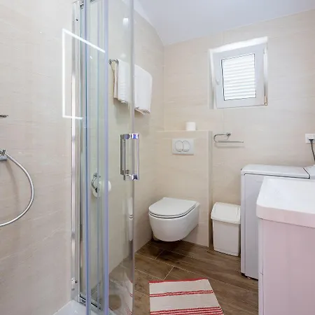 Faszienierendes Nur 100 Meter Zum Mit Jacuzzi, Sauna, Meerblick Appartement Dramalj