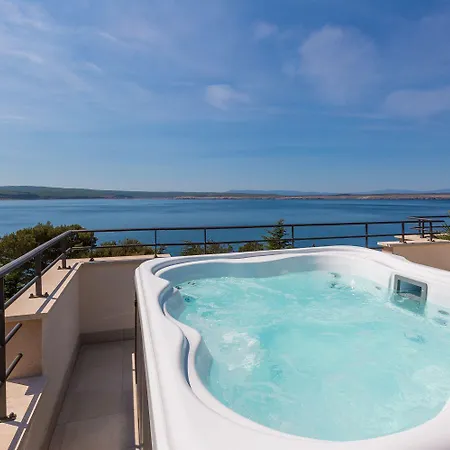 Appartement Faszienierendes Nur 100 Meter Zum Mit Jacuzzi, Sauna, Meerblick Dramalj