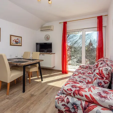 Faszienierendes Nur 100 Meter Zum Mit Jacuzzi, Sauna, Meerblick Dramalj