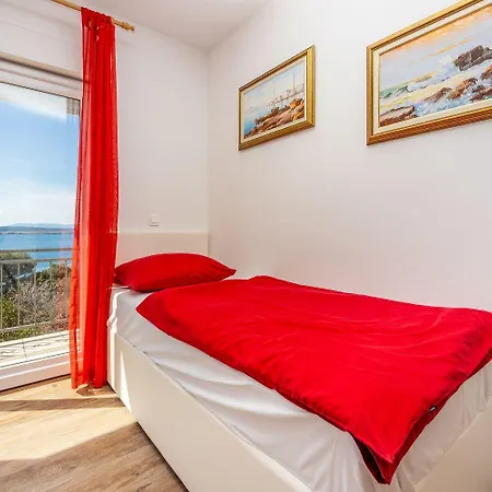 Faszienierendes Nur 100 Meter Zum Mit Jacuzzi, Sauna, Meerblick * Dramalj