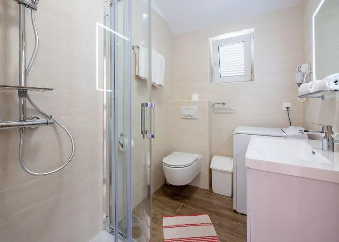 Faszienierendes Nur 100 Meter Zum Mit Jacuzzi, Sauna, Meerblick Apartman Dramalj