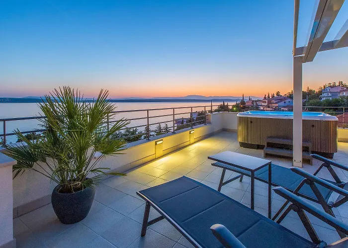 Faszienierendes Nur 100 Meter Zum Mit Jacuzzi, Sauna, Meerblick Dramalj